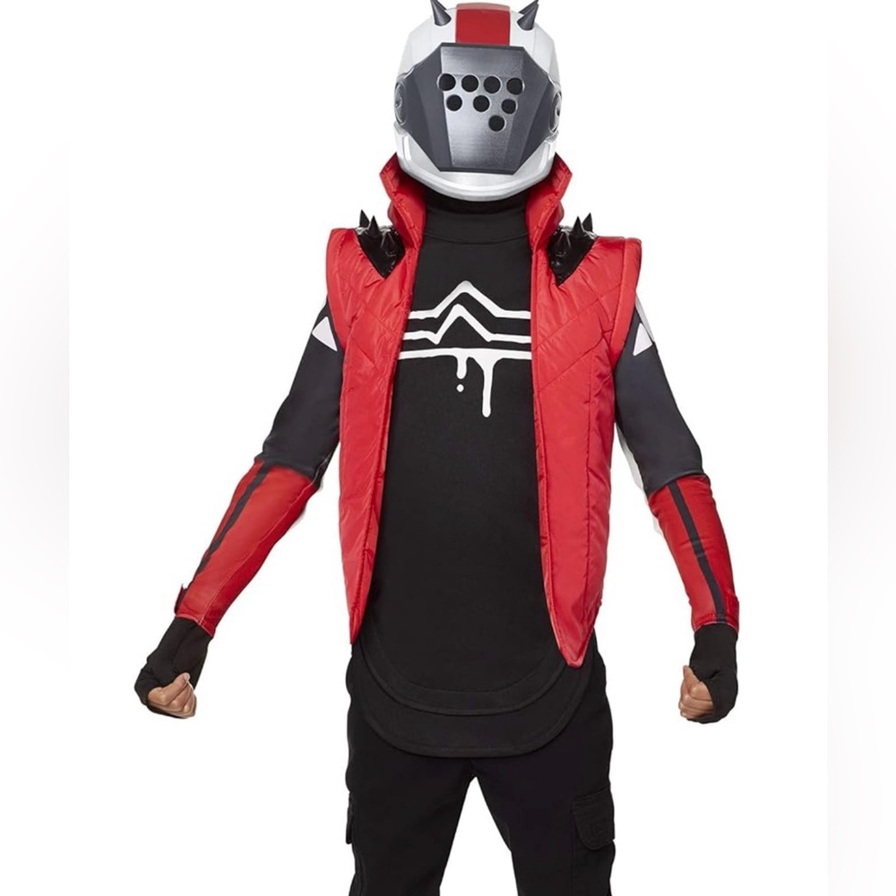 Spirit Halloween Fortnite XLord boys costume for kids. Size M. perfect for 6 yo.